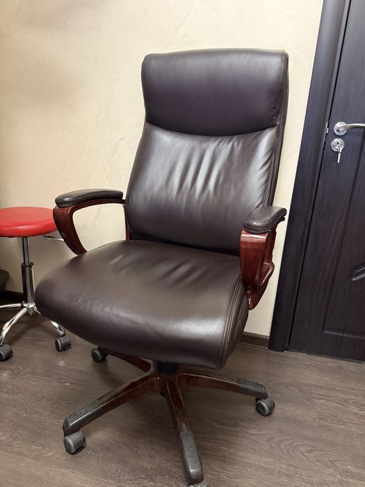 Офис стол директорски