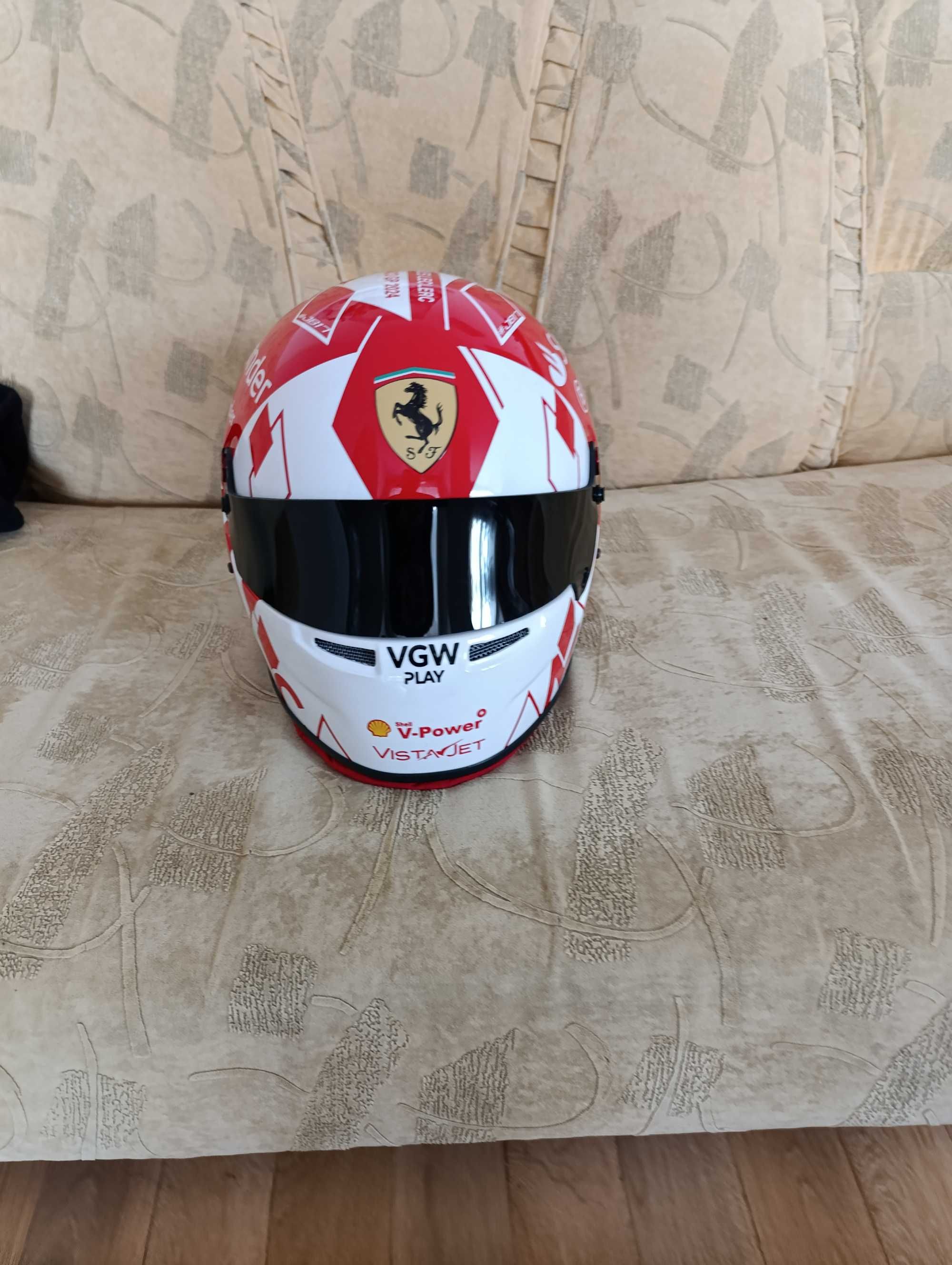 Картинг каска на Charles Leclerc Ferrari Monaco 2024 S размер