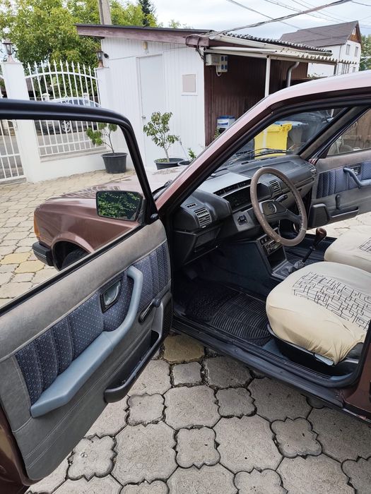 Vand Peugeot 305 din 1984