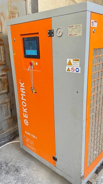 Kampreossor Кaмпрессор EKOMAK 55 kv sotiladi srochna