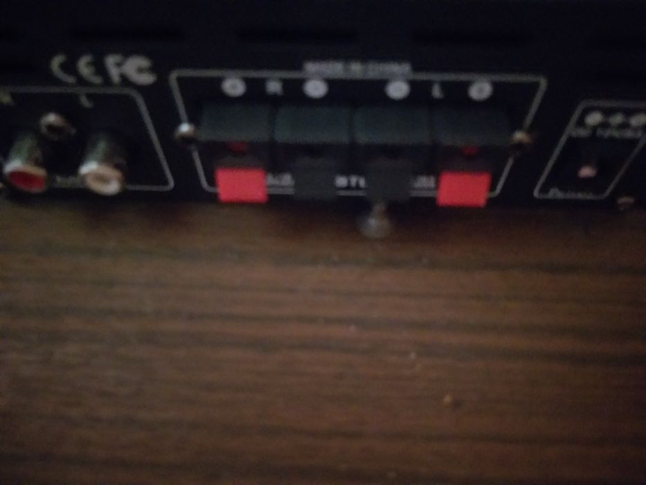 Продам усилок, можно поставить в машину