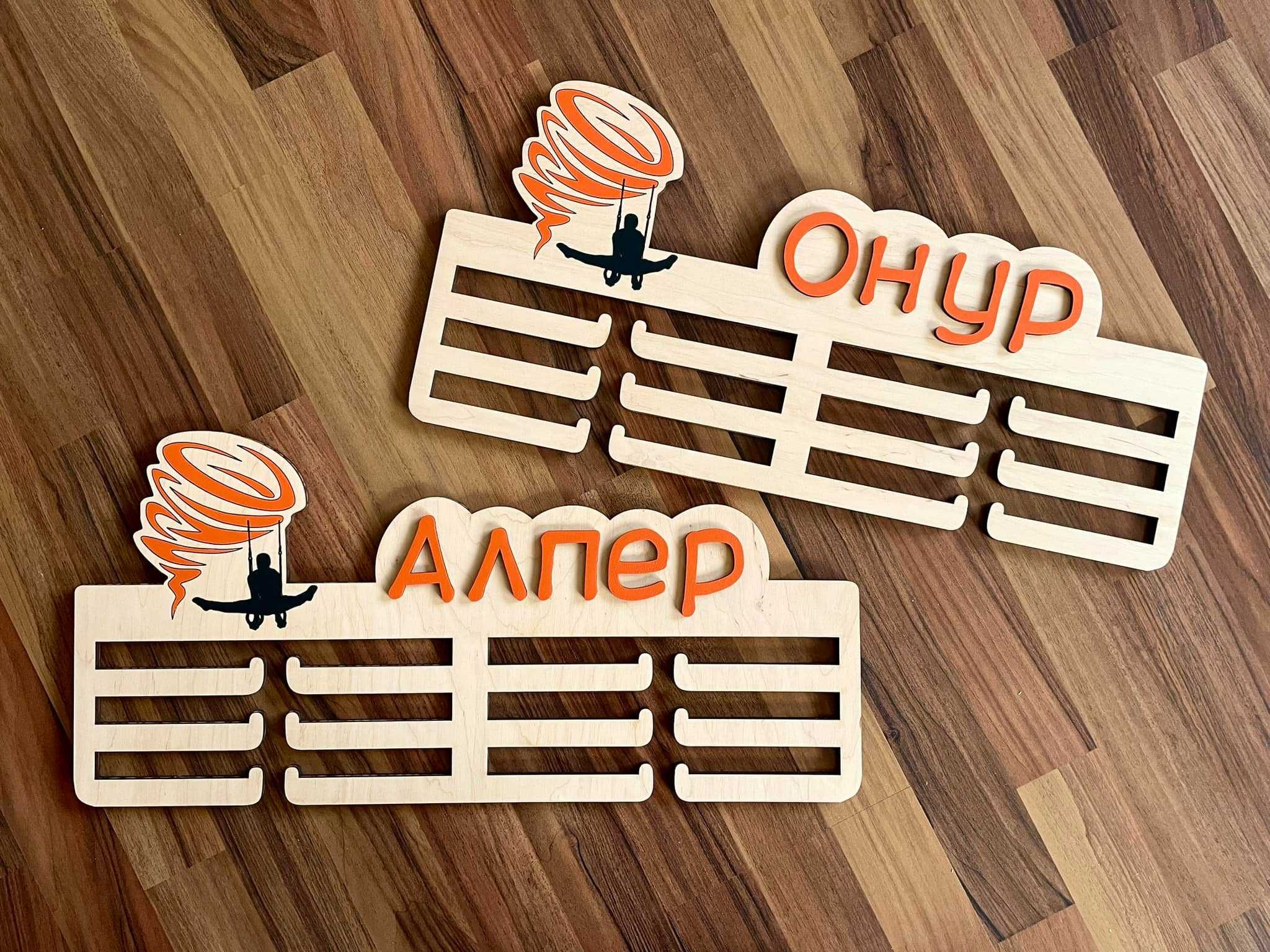 Закачалка за медали , поставка за стена