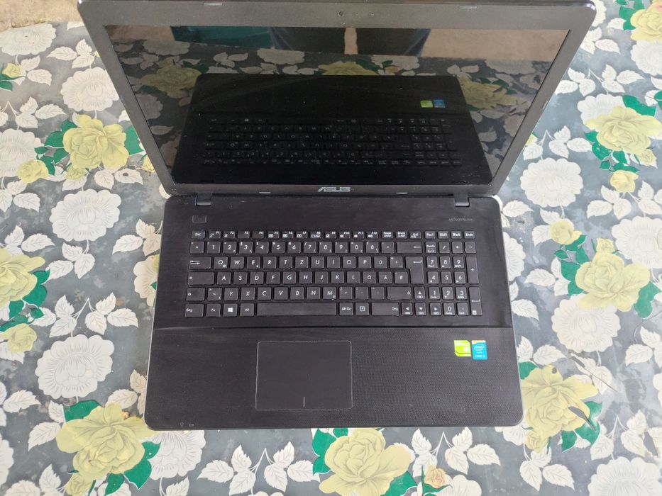 Laptop Asus X751L i5