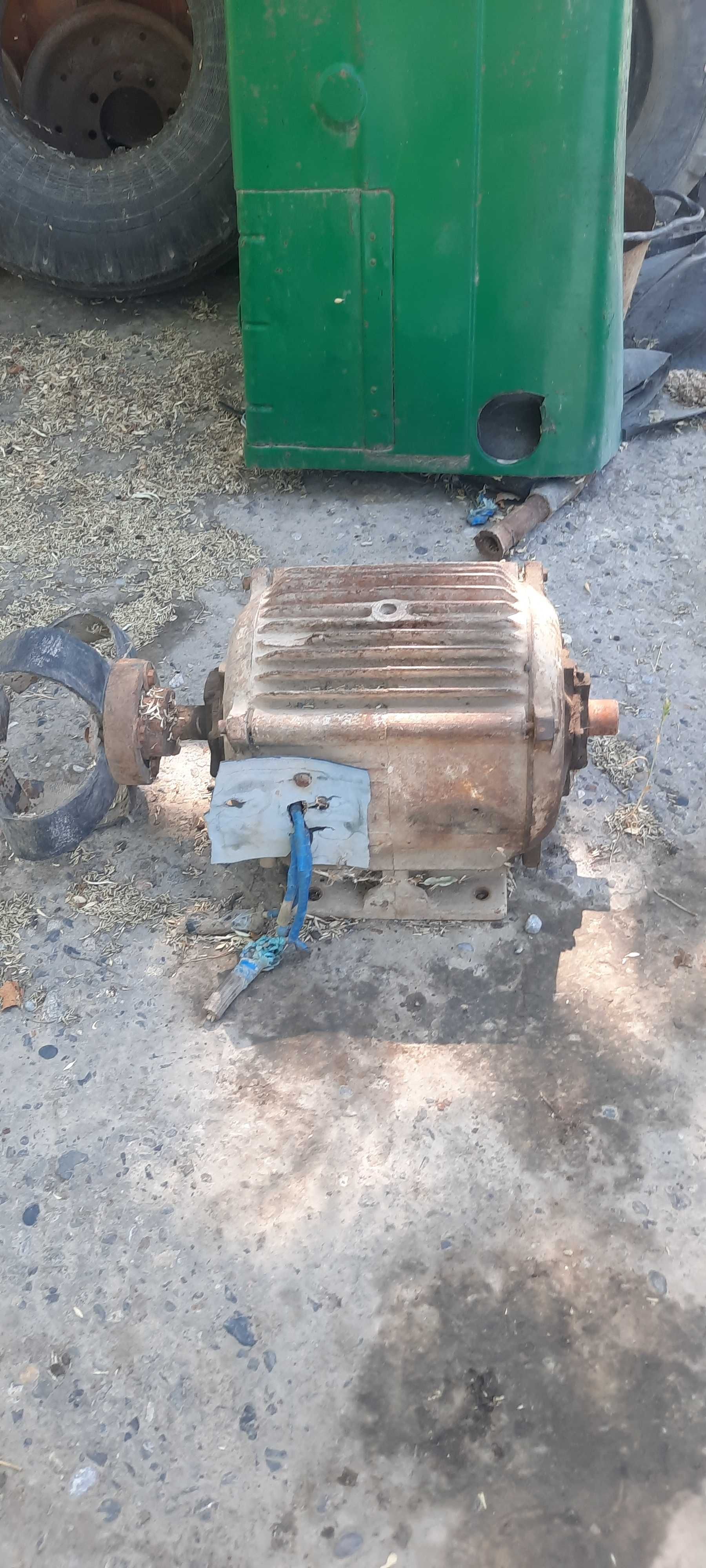 Dvigitel 37 kv 14 kv sotiladi