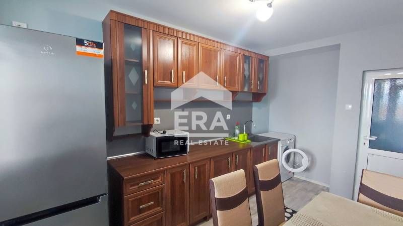 ЕРА ИмотиТе предлага под наем цялостно обзаведен Тристаен Тухлен апарт