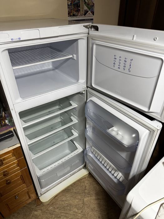 Хладилник Indesit