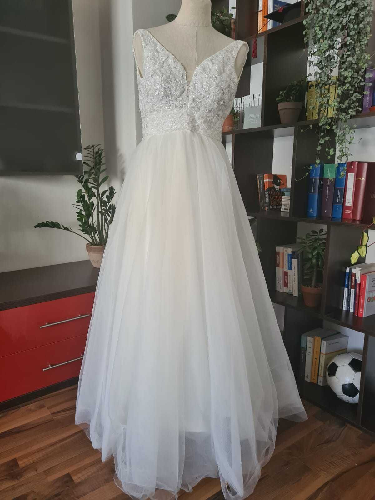 Rochie de mireasă XS cu voal (vând sau schimb)