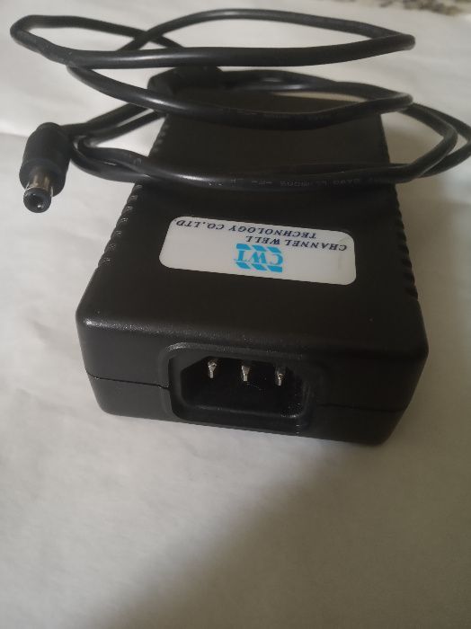 Incarcator alimentator CWT  12V - 5A conector 5,5x 2,5 mm