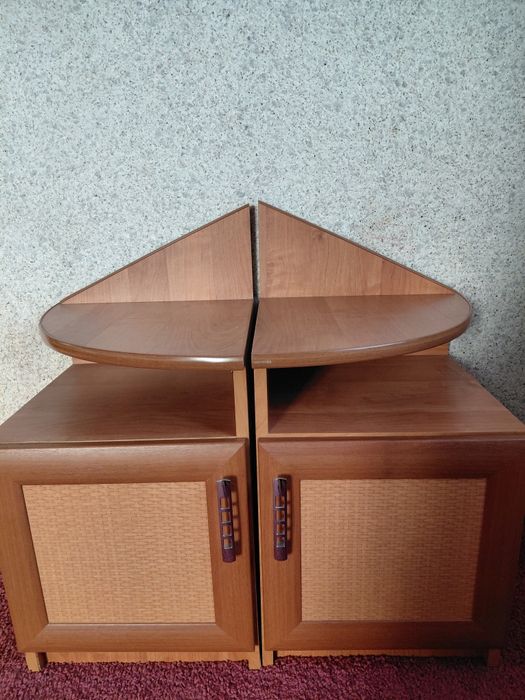 Продам две тумбочки .