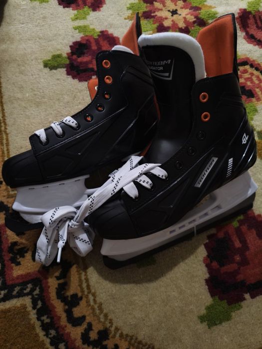 Продам коньки новые  39 размер