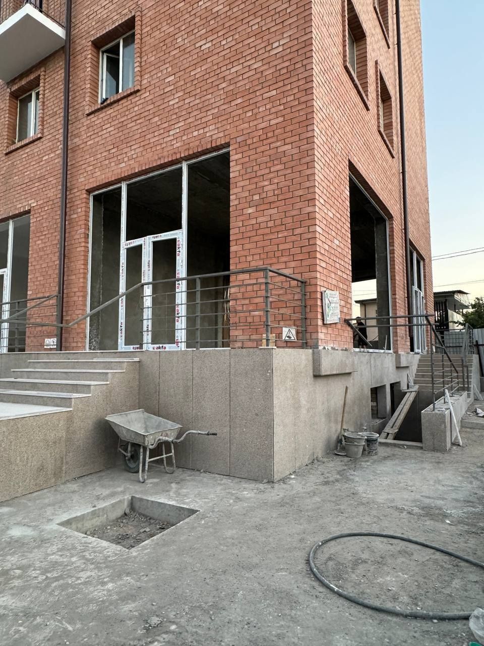 Продается нежилое помещение 120 кв.м 1 этаж первая линия Саракулька