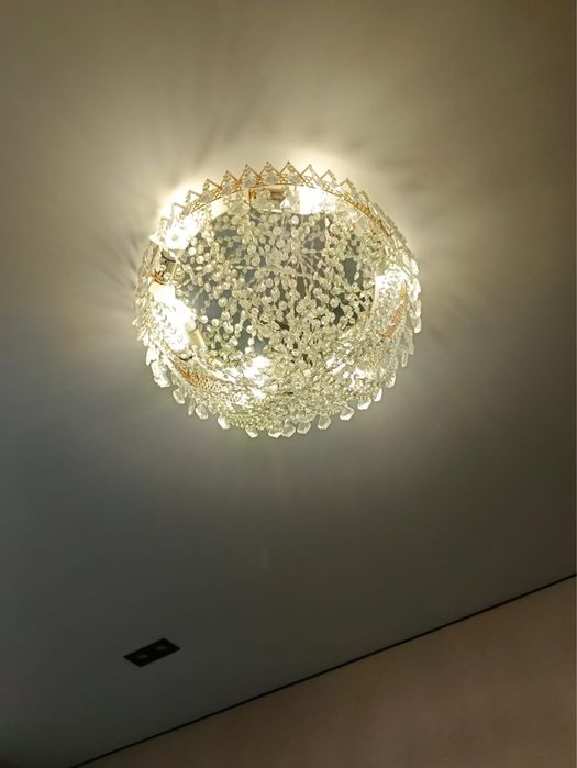 Продам люстру в гостиную