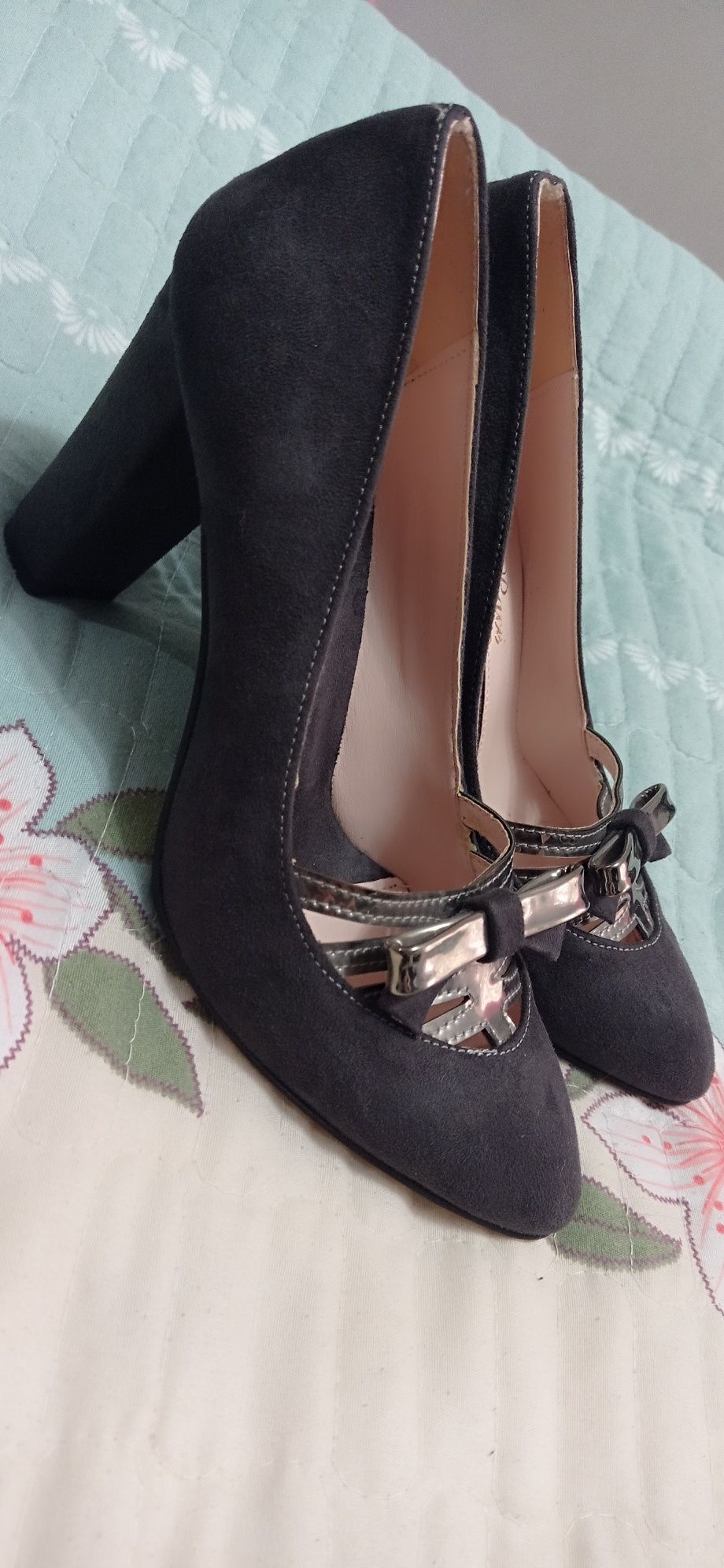 Туфли женские серого цвета