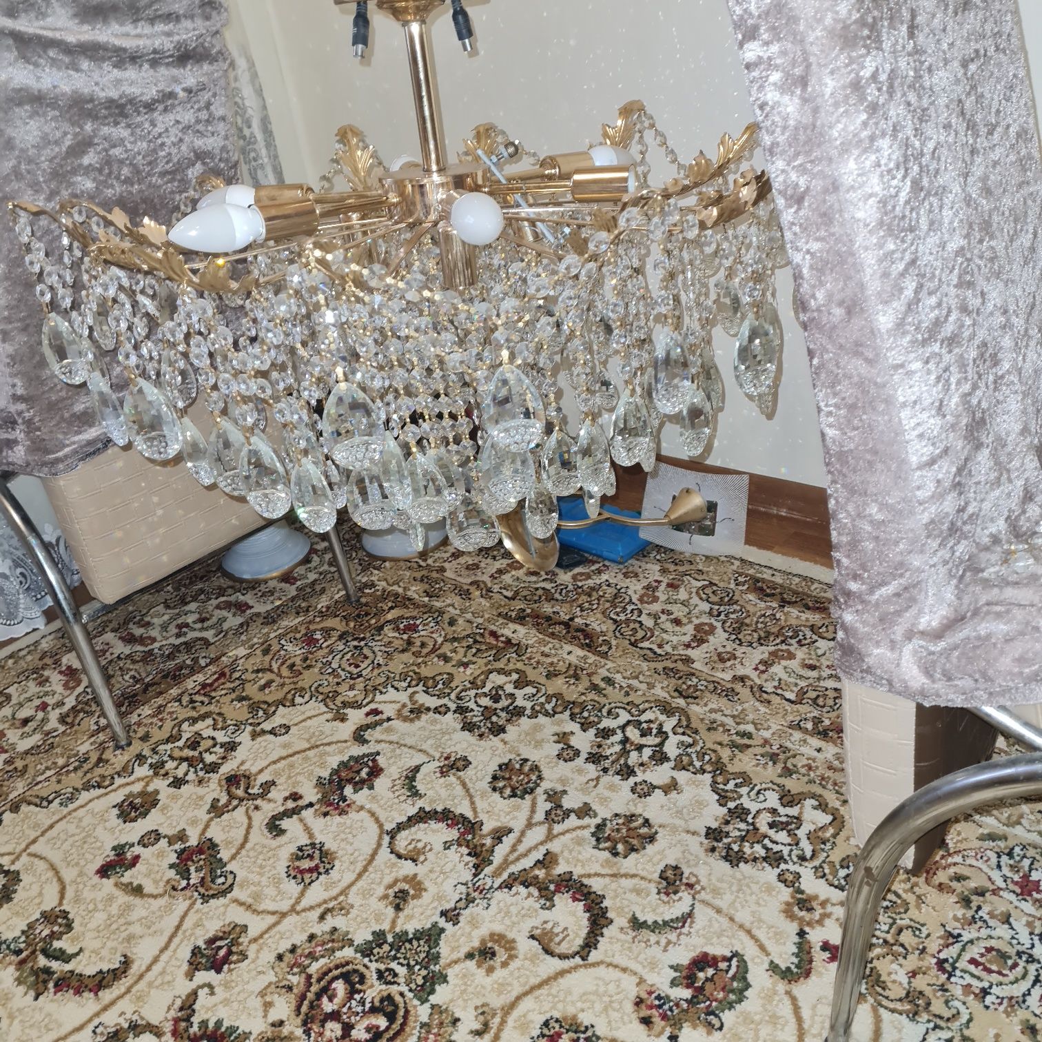 Продается  люстра