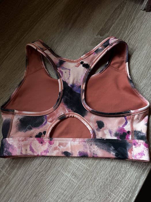 Bustiera colorata Nike in stare ff buna. purtata de putine ori