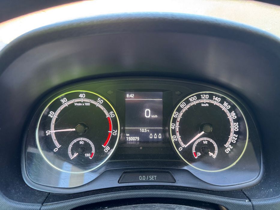 Vand SKODA FABIA 3 facelift 999benzina 2018 usor avariat 4600e Fix
