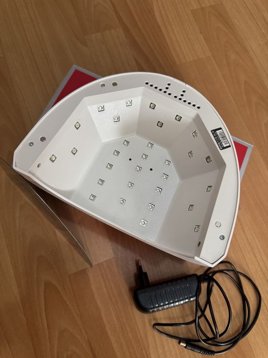 Лампа для маникюра UV/LED Lamp SUNUV