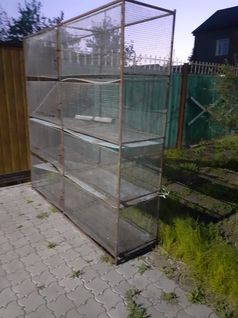 Продам металлическую клетку.