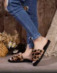 Vând papuci pufoși print de leopard (mărime 37)