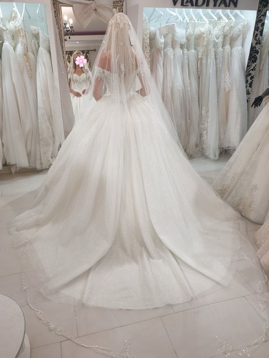 Rochie de mireasa tip prințesa cu sclipici