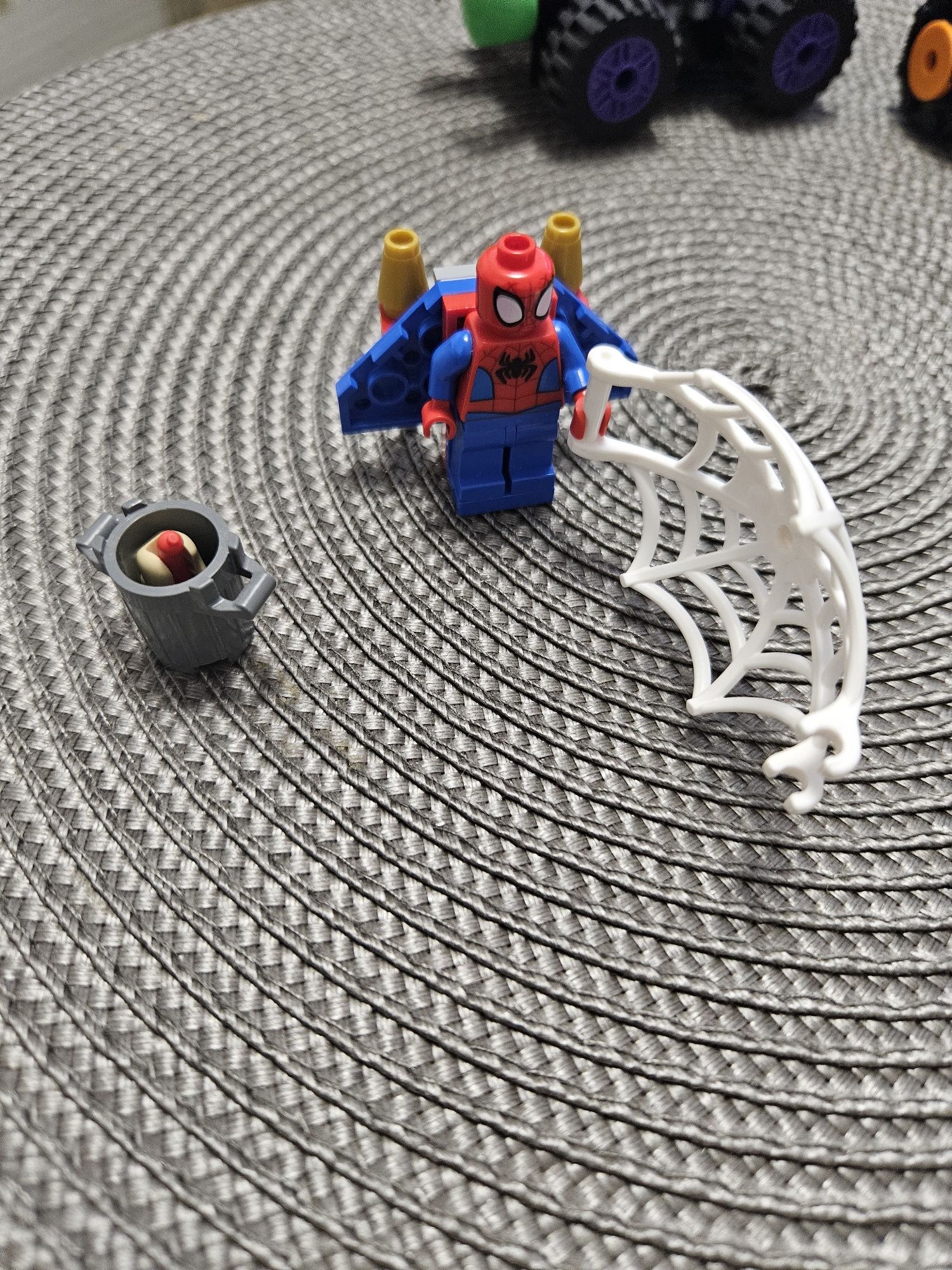 LEGO® Spidey - Confruntarea Dintre Hulk si Masina Rinocer (10782)