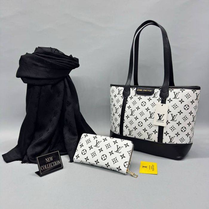 Set din 3 piese , poșetă, eșarfă,portofel