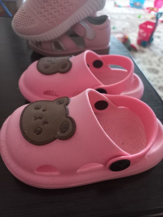 Продам разную обувь на  девочку