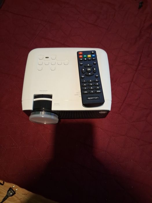 Продавам Домашно кино Самсунг и Лед Проектор