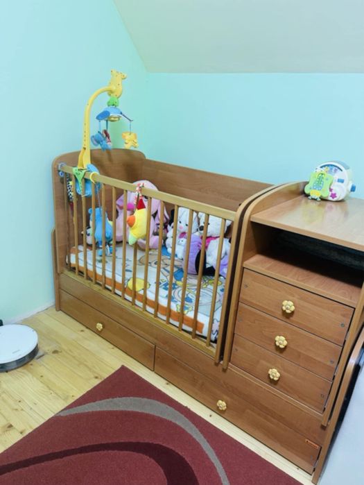 Детско легло неизползвано трансформиращо се в единично и бюро