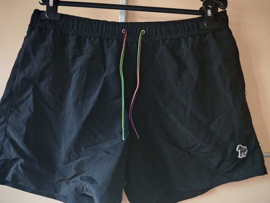 Vând pantaloni scurți Paul Smith