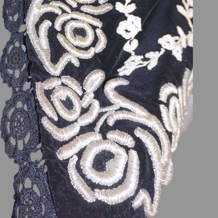 Catrinta,cotranta sau sort traditional din Banat lucrat cu fir metalic