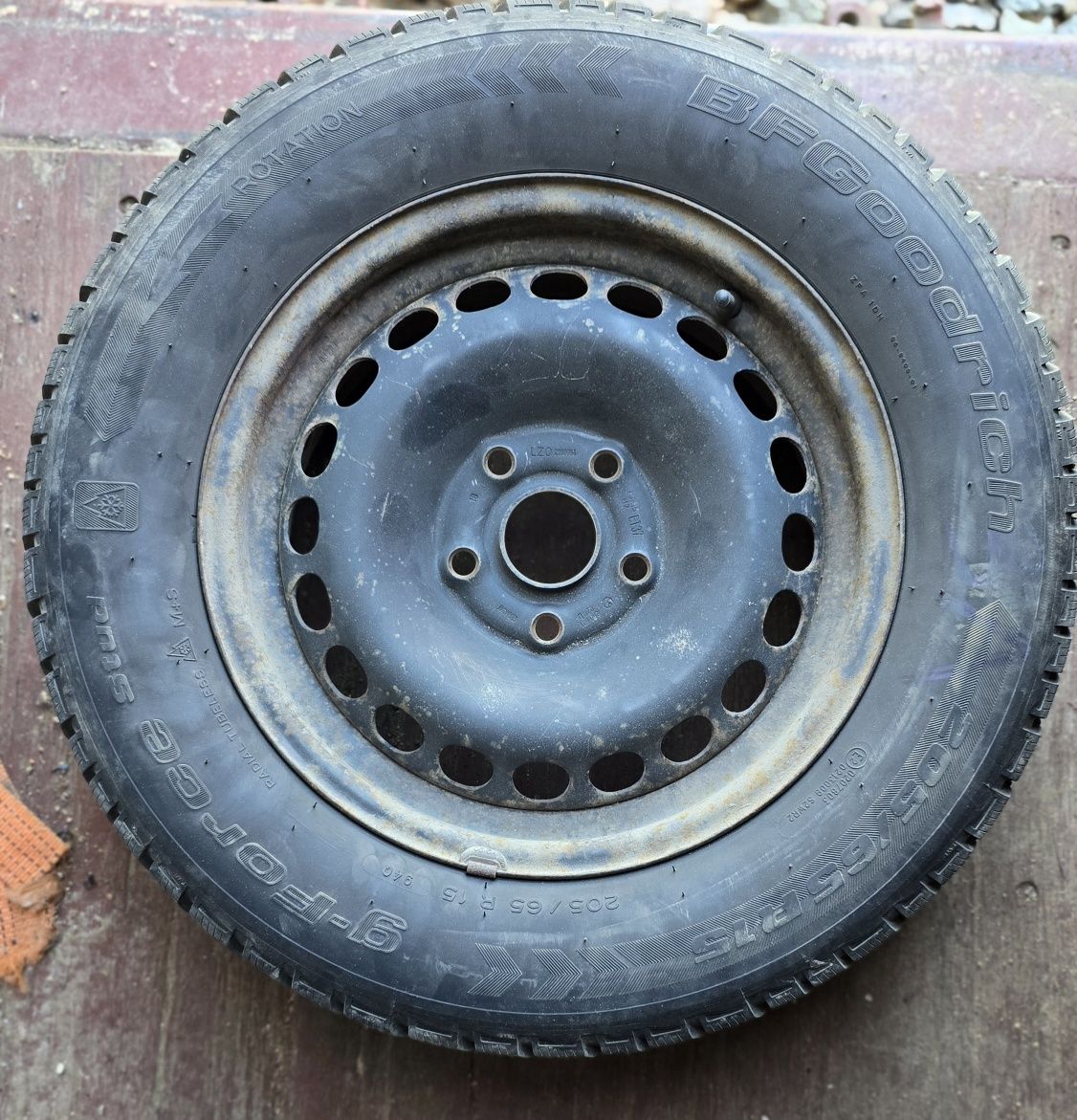 Продам шины зимние R15
