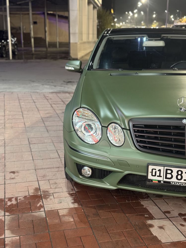 Mercedes benz W211