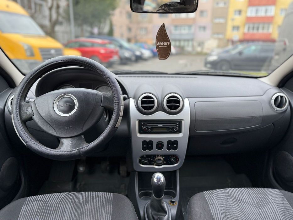 vând Dacia Logan 2010