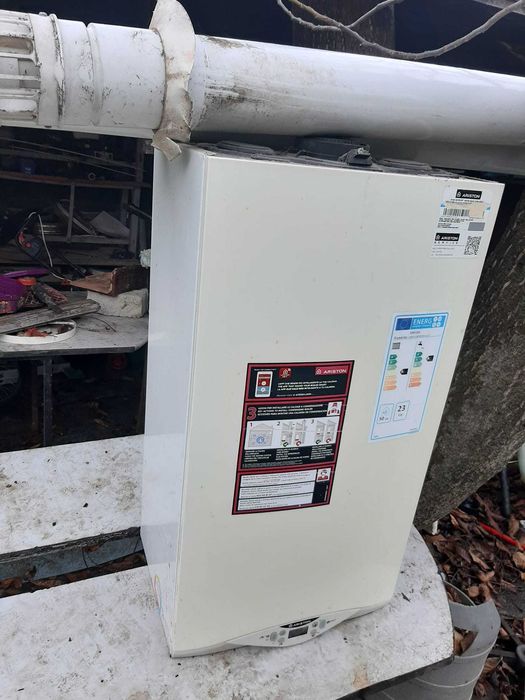 Vand centrala Indesit 34 kw .Si centrala Ariston 24 kw.impec.avantajos