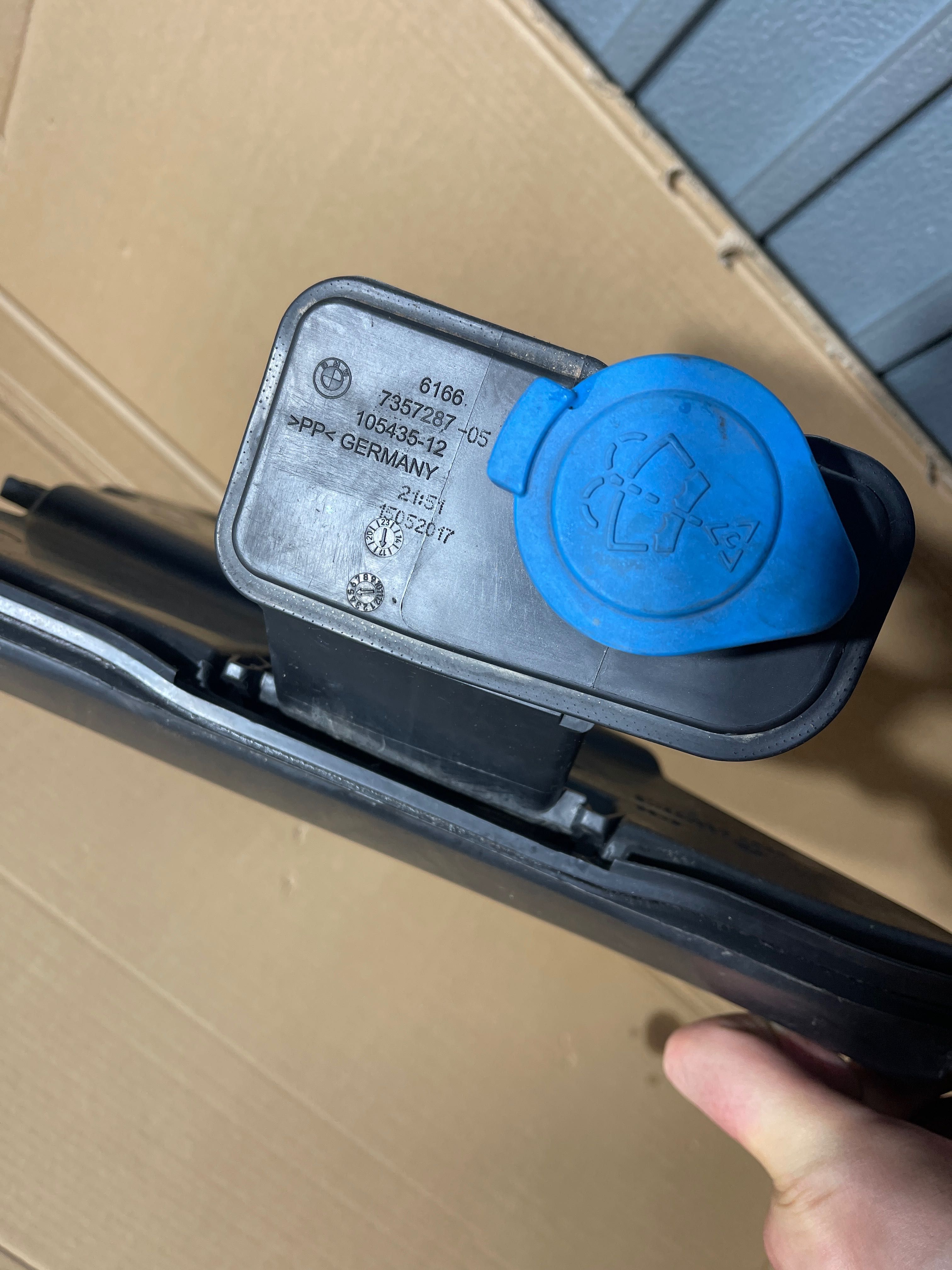 Rezervor spalator parbriz / Set duza  Bmw seria 5 G30/31 7 G11/12
