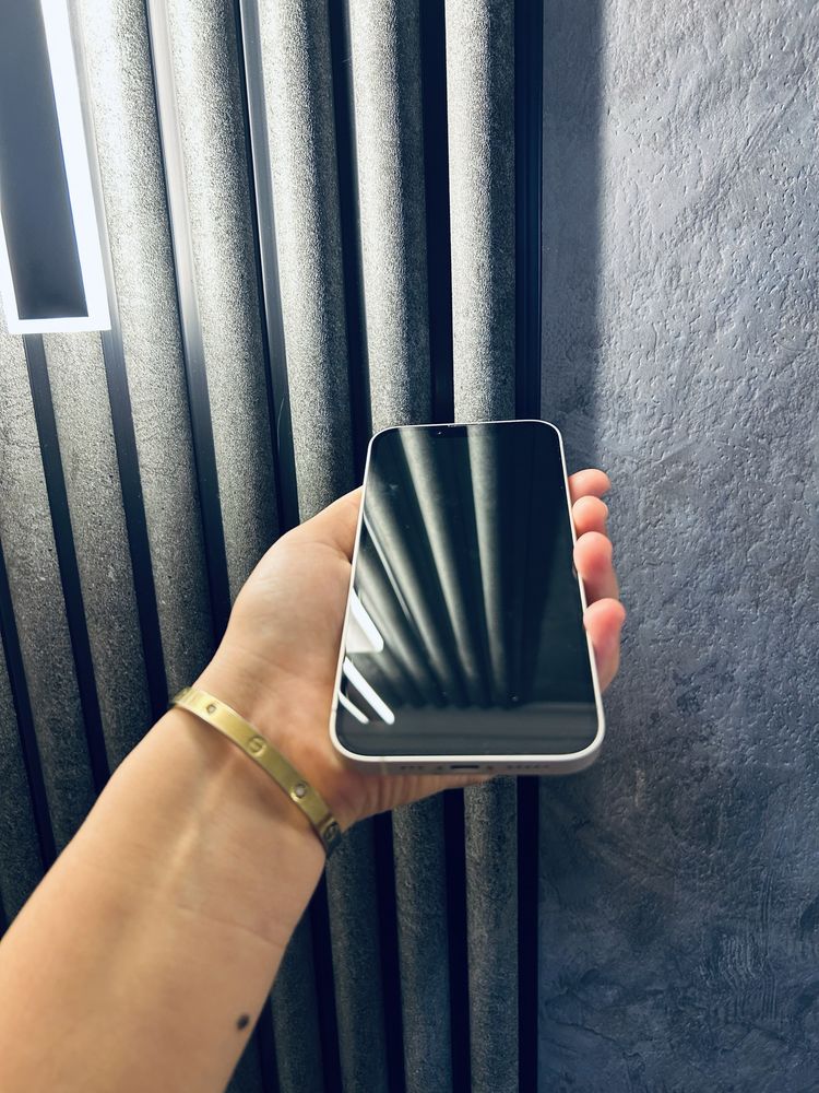 Срочно продается iPhone 13(128гб)