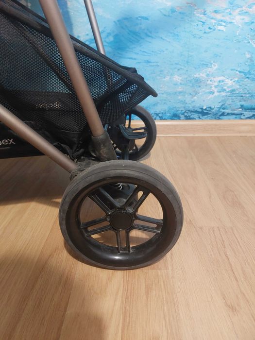 Cărucior Cybex Melio Black – ușor, elegant, bine întreținut