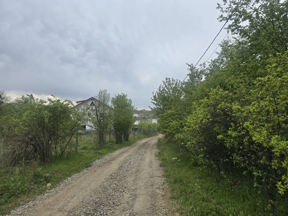 Teren 22300 in barnova langa primarie