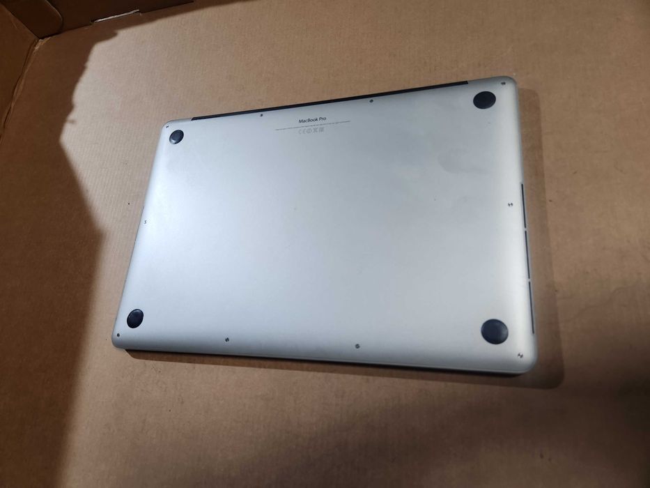 MacBook Pro – i7/16GB,256GB Display 2K QLED, bat 4h, tst iluminata