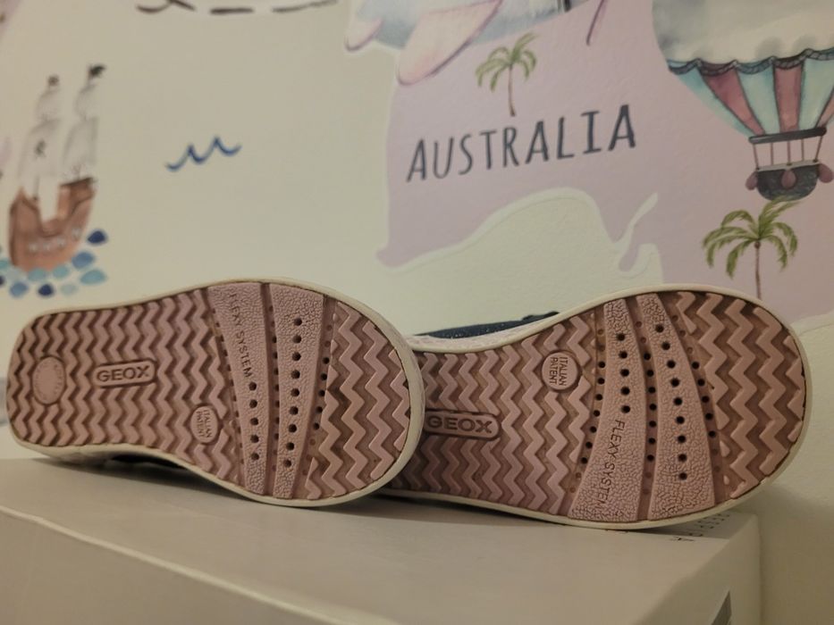 Vând teniși Geox , marimea 23, piele naturala