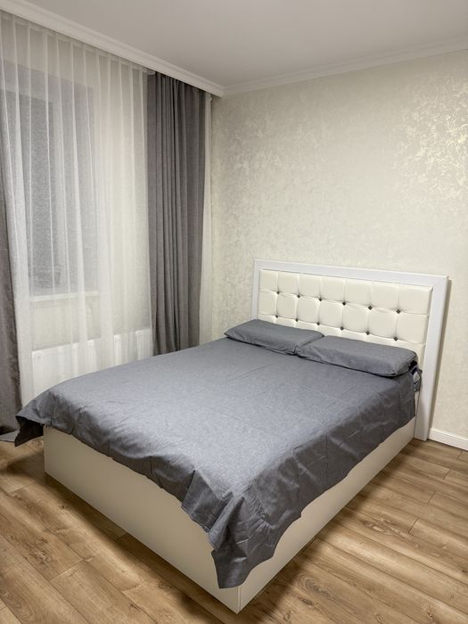 Кровать с матрасом