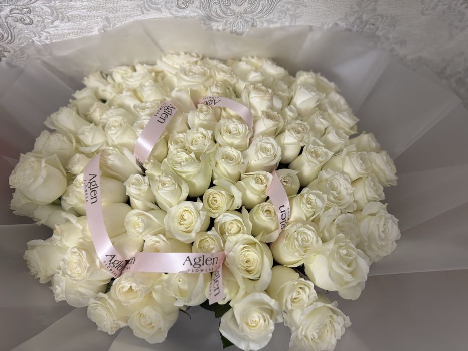 Шикарный букет из 101 белых роз