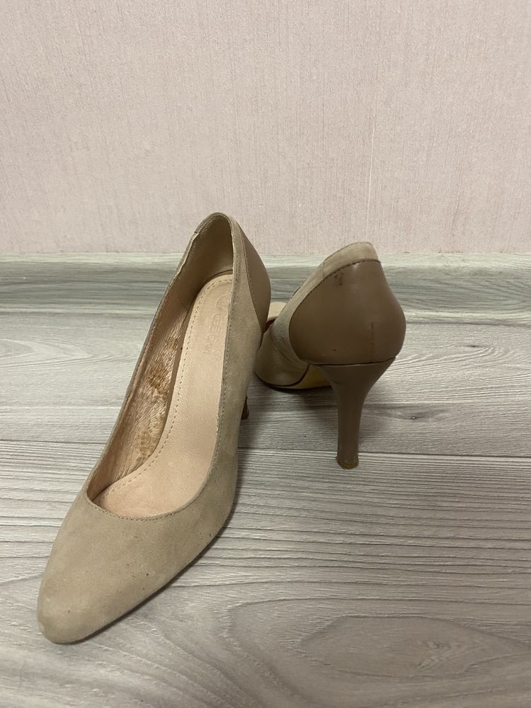 Pantofi de piele întoarsă bej