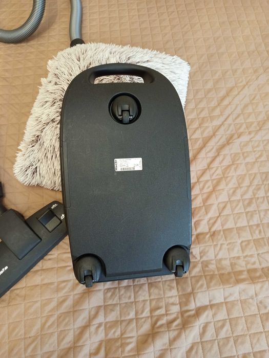 Прахосмукачка Miele S8330 HEPA