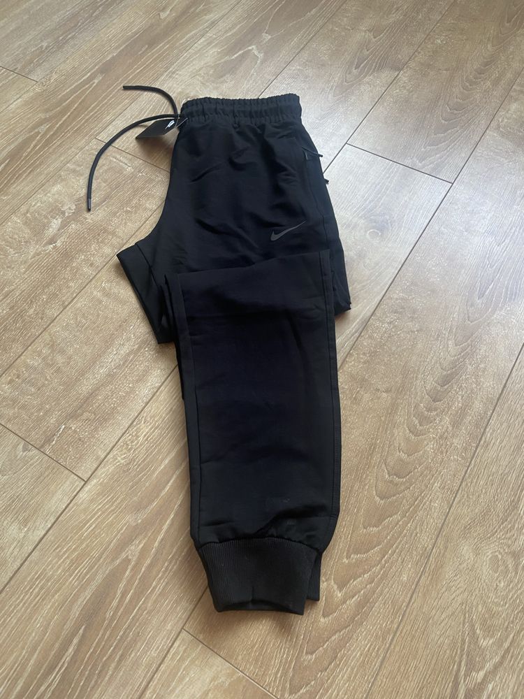 Pantaloni Trening Nike marimea M,L,XL,XXL