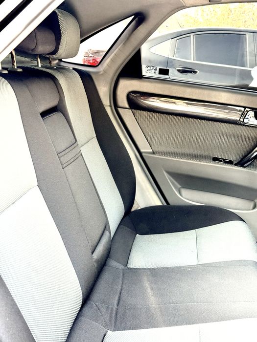 Gentra qora avtamat full hamma narsasi bor