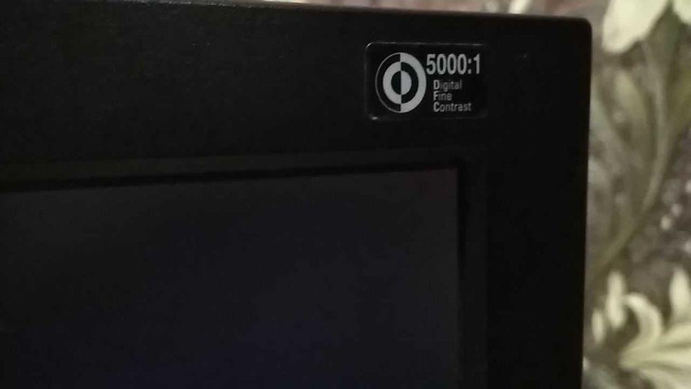 Монитор LG. Размер 19"