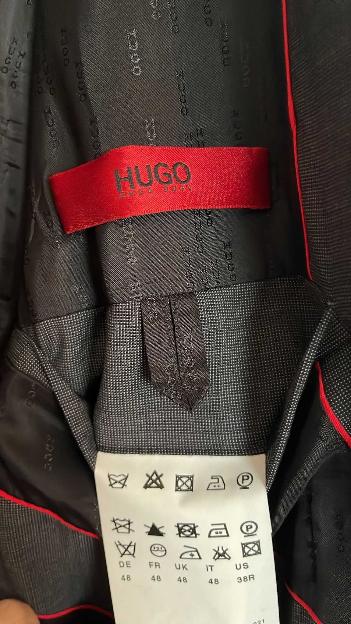 Costum barbatesc Hugo Boss