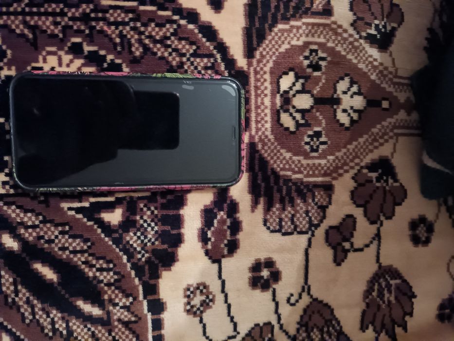 Vând iPhone 11 în stare foarte bună.  Negociabil.